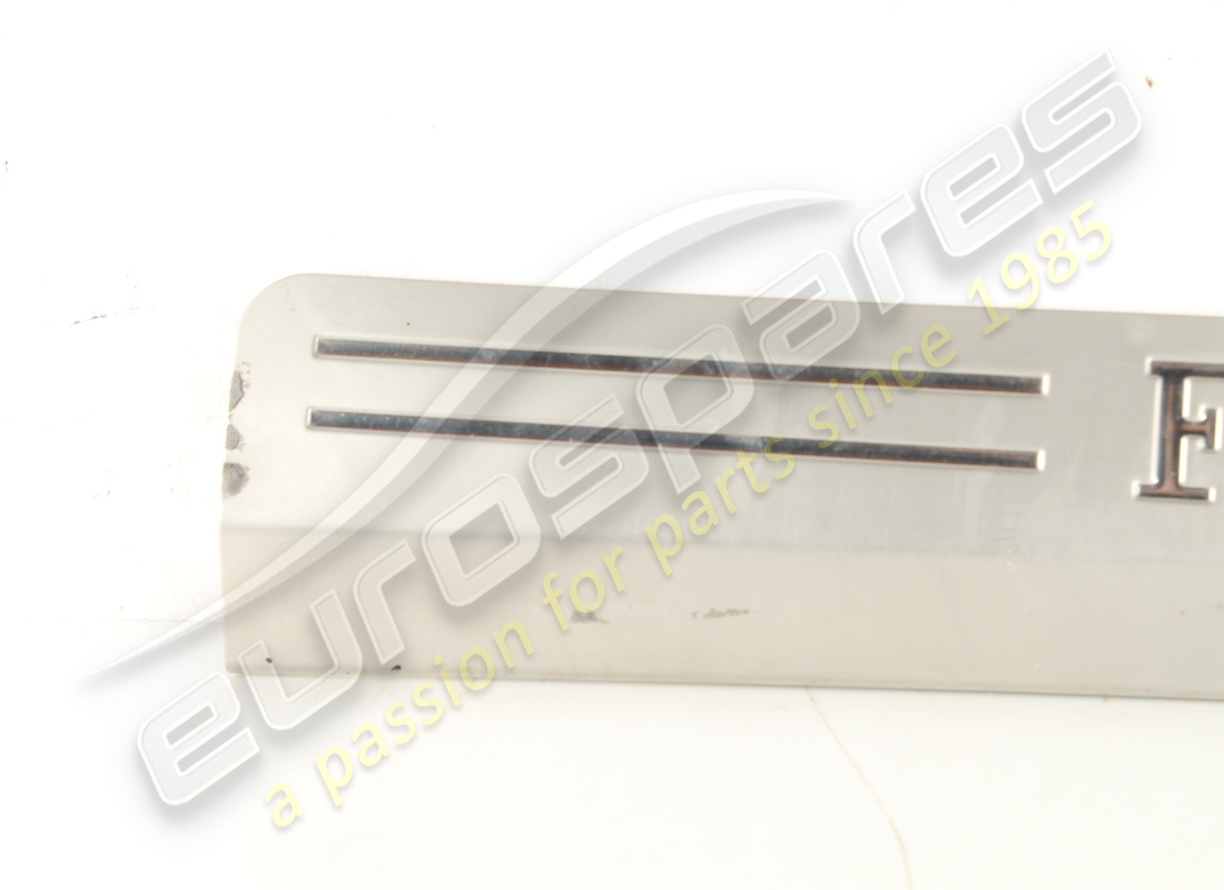 GEBRAUCHTE Ferrari LINKE KICKPLATTE. TEILENUMMER 81362300 (1)