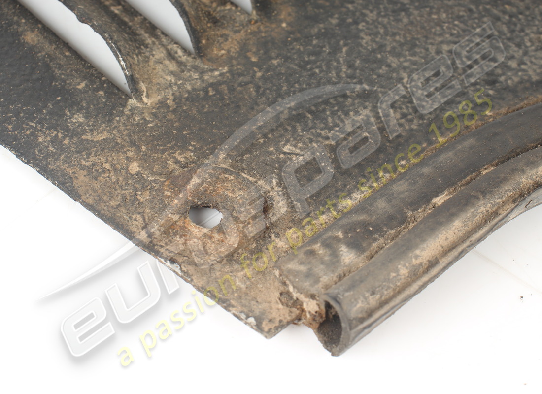 GEBRAUCHT FERRARI RECHTS UNTERES VORDERRADKASTENBLECH. TEILENUMMER 61750200 (5) gebraucht ferrari rechts unteres vorderradkastenblech. teilenummer 61750200 (5)