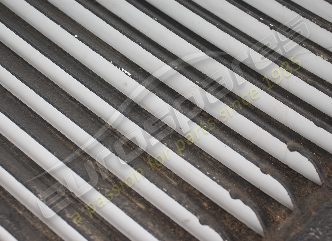 GEBRAUCHT FERRARI RECHTS UNTERES VORDERRADKASTENBLECH. TEILENUMMER 61750200 (6) gebraucht ferrari rechts unteres vorderradkastenblech. teilenummer 61750200 (6)