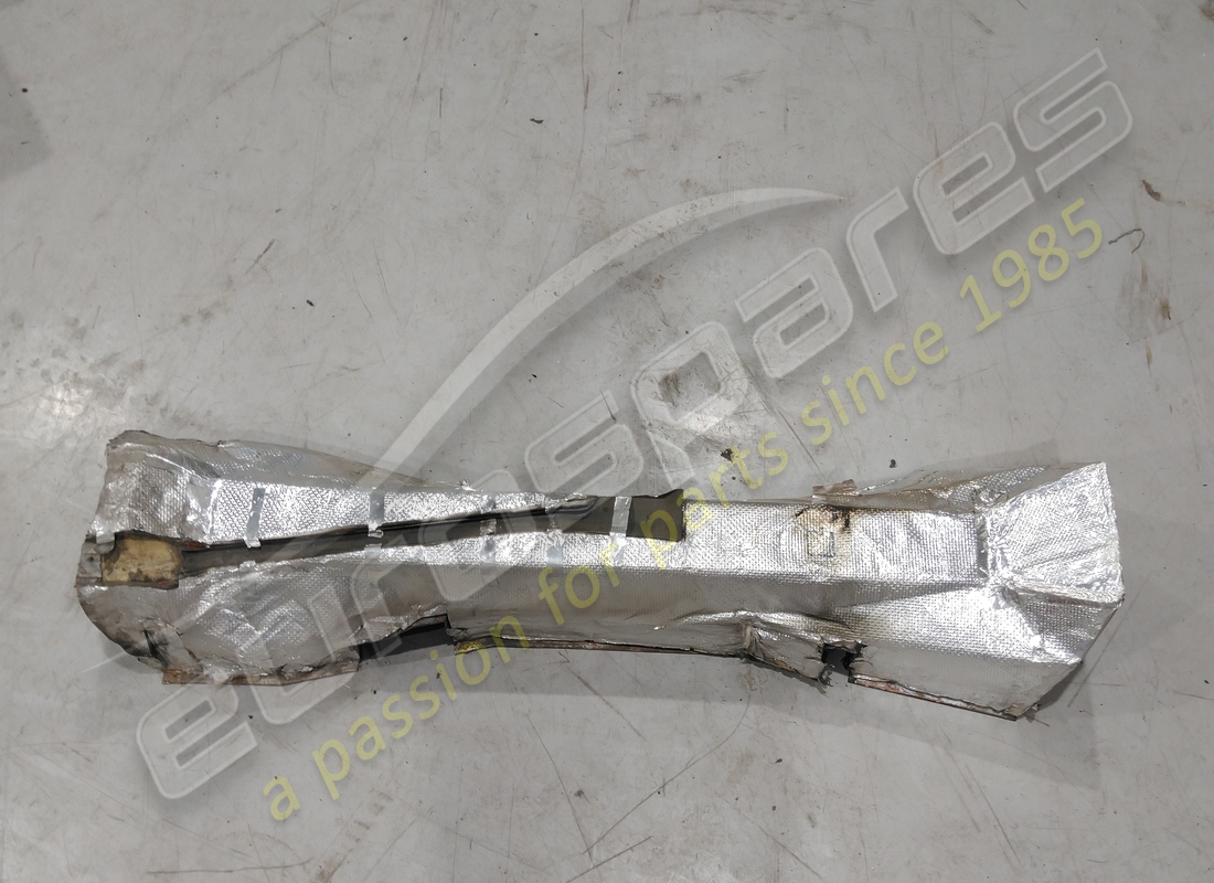 Beschädigte Ferrari Tunnelisolierung. TEILENUMMER 64699400 (1)