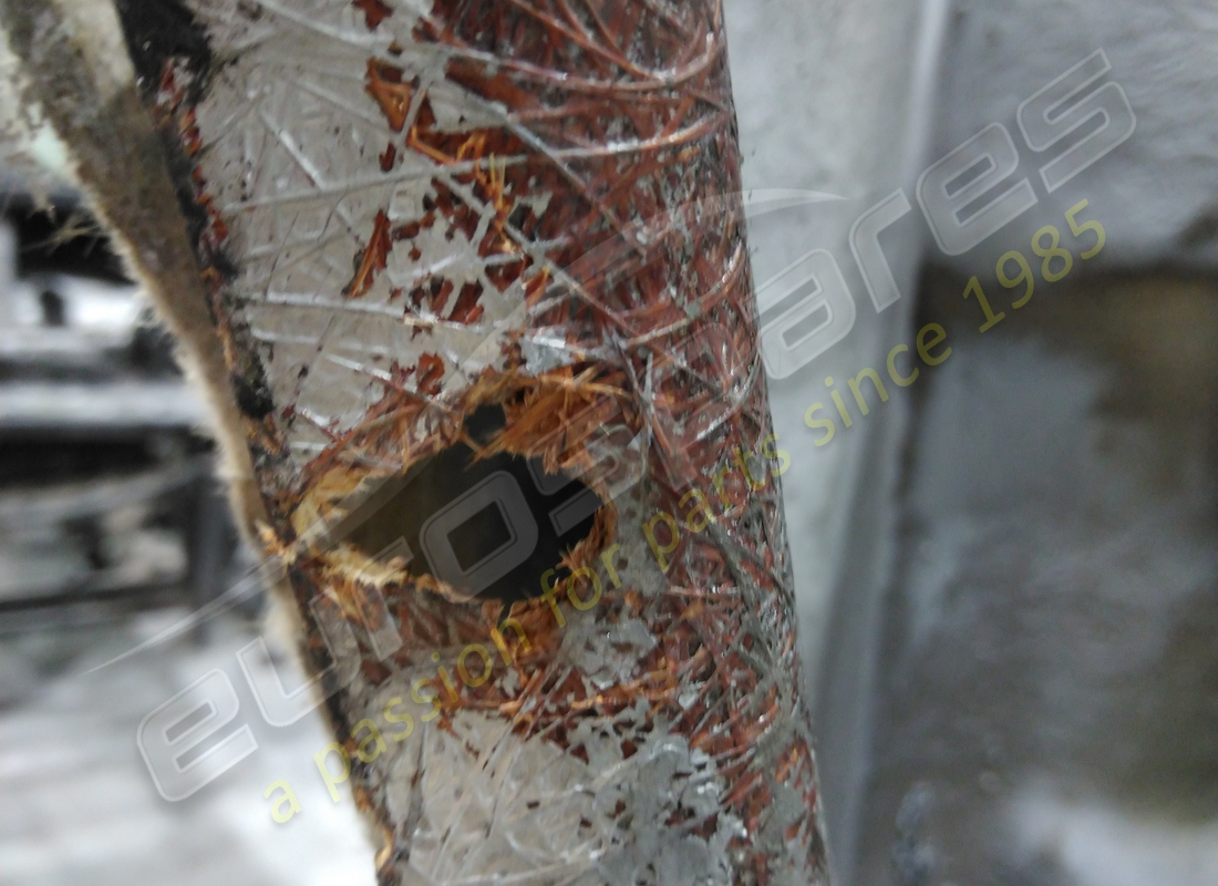 beschädigte ferrari tunnelisolierung. teilenummer 64699400 (3)