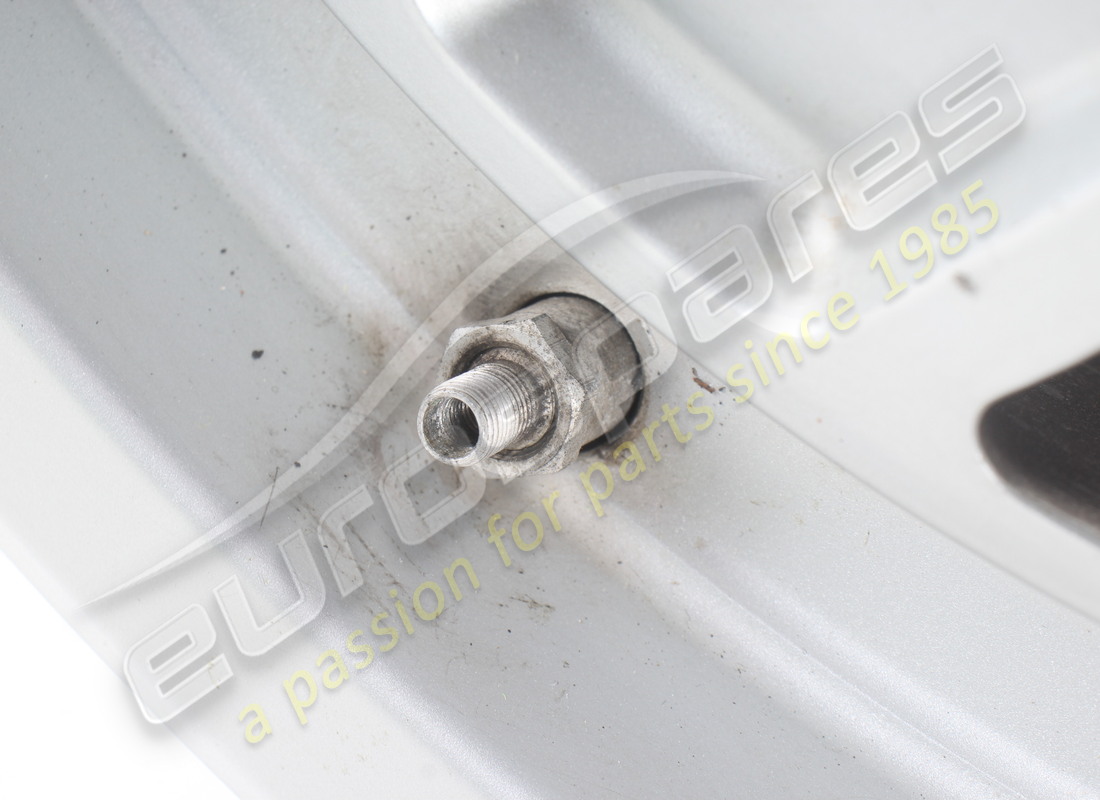 GEBRAUCHTES FERRARI VORDERRAD 7JX16. TEILENUMMER 137079 (4) gebrauchtes ferrari vorderrad 7jx16. teilenummer 137079 (4)