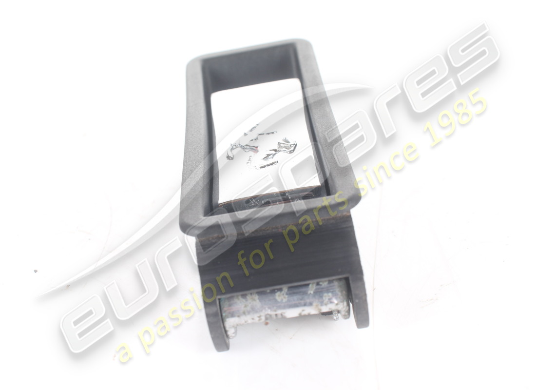 BESCHÄDIGTER FERRARI INNERER KLAPPENTRIEGELUNGSGRIFF (GEPRÄGTES PFERDEMOTIV). TEILENUMMER 63011800 (5) beschädigter ferrari innerer klappentriegelungsgriff (geprägtes pferdemotiv). teilenummer 63011800 (5)