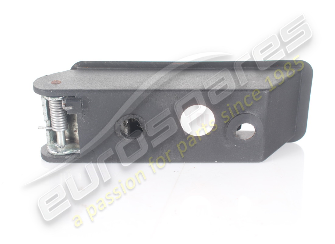 BESCHÄDIGTER FERRARI INNERER KLAPPENTRIEGELUNGSGRIFF (GEPRÄGTES PFERDEMOTIV). TEILENUMMER 63011800 (6) beschädigter ferrari innerer klappentriegelungsgriff (geprägtes pferdemotiv). teilenummer 63011800 (6)