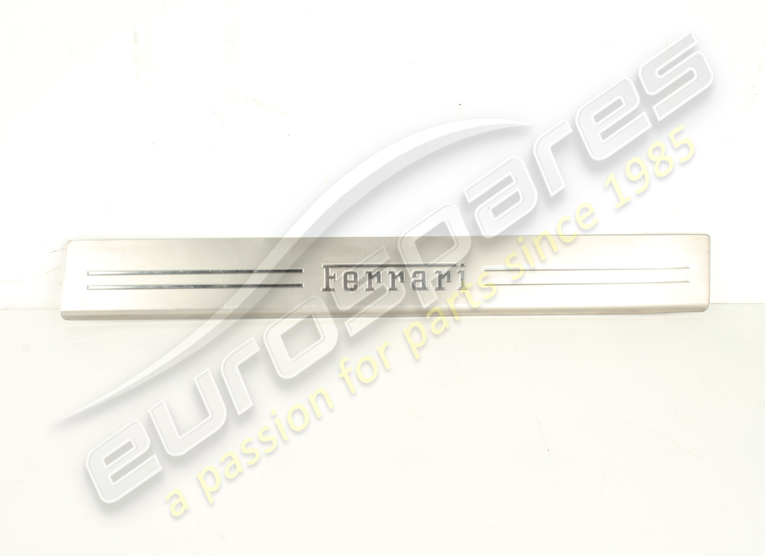 GEBRAUCHTE Ferrari RECHTE KICKPLATTE. TEILENUMMER 83315100 (1)