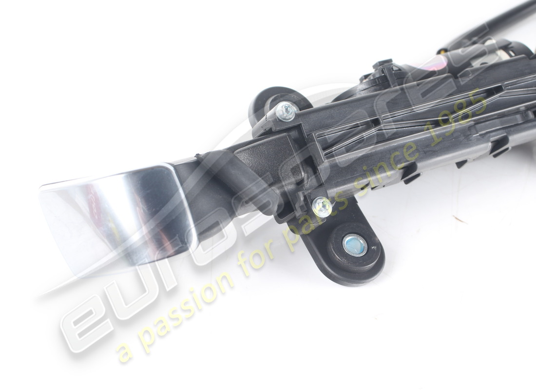 GEBRAUCHT FERRARI LINKS RIEMENVERLÄNGERUNG. TEILENUMMER 82251900 (2) gebraucht ferrari links riemenverlängerung. teilenummer 82251900 (2)