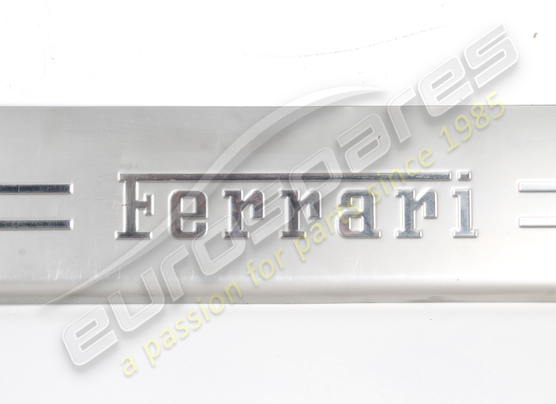 gebrauchte ferrari rechte trittplatte. teilenummer 83315100 (2)