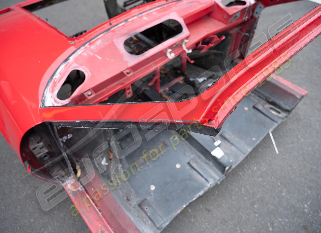 GEBRAUCHTE FERRARI FRONT-END-PANEL-BAUGRUPPE. TEILENUMMER 61751200 (11) gebrauchte ferrari front-end-panel-baugruppe. teilenummer 61751200 (11)