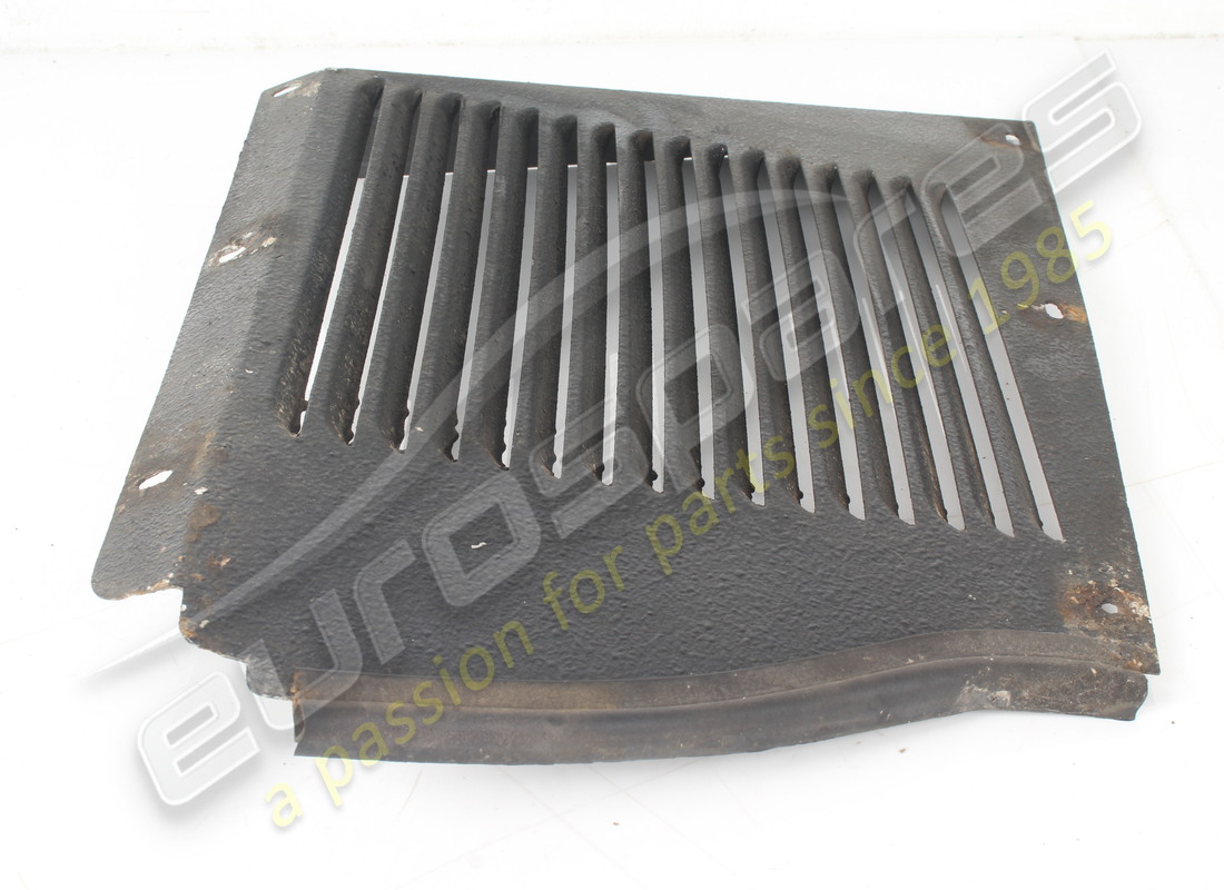 GEBRAUCHT FERRARI RECHTS UNTERES VORDERRADKASTENBLECH. TEILENUMMER 61750200 (2) gebraucht ferrari rechts unteres vorderradkastenblech. teilenummer 61750200 (2)