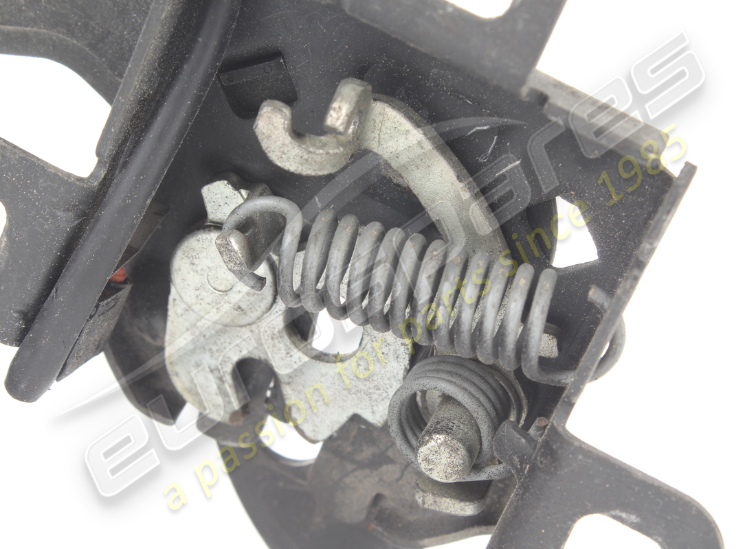 gebrauchtes ferrari deckelschloss. teilenummer 83752200 (3)