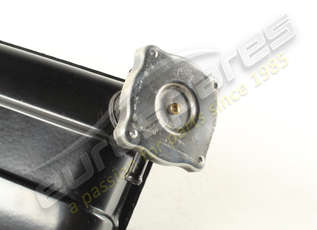 verwendeter ferrari headertank. teilenummer 126466 (2)