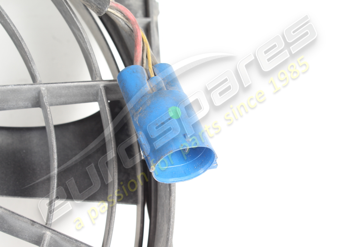 beschädigte ferrari motorhaube mit elektrischen lüftern. teilenummer 267211 (5)
