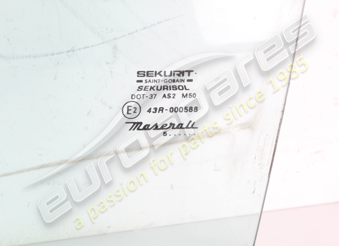 USED MASERATI ATHERMIC MOVABLE DOOR WINDOW. PART NUMBER 377700329 (2) used maserati athermic movable door window. part number 377700329 (2)