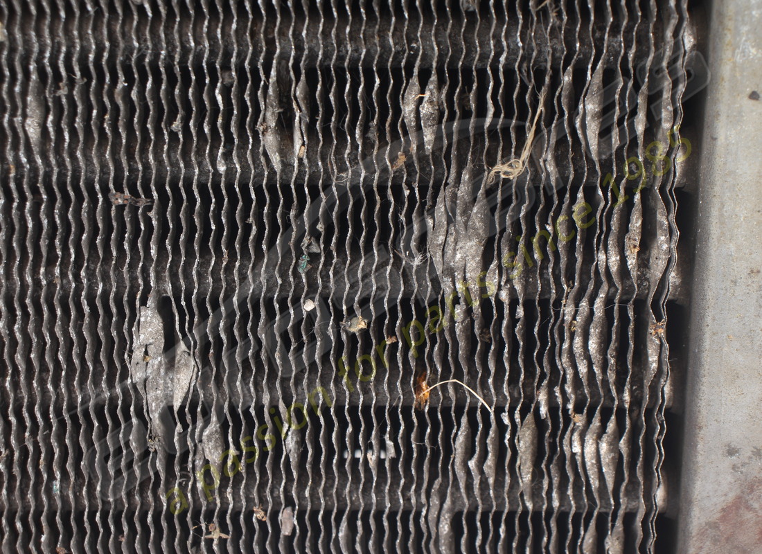 GEBRAUCHTER KLIMAANLAGENKONDENSATOR FERRARI. TEILENUMMER 61952100 (5) gebrauchter klimaanlagenkondensator ferrari. teilenummer 61952100 (5)