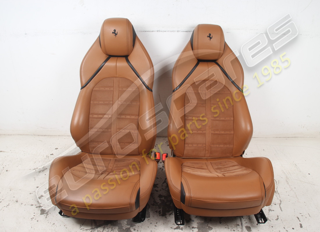 gebraucht ferrari komplettes sitzset in cuoio-leder und alcantara. teilenummer eap1723564 (2)
