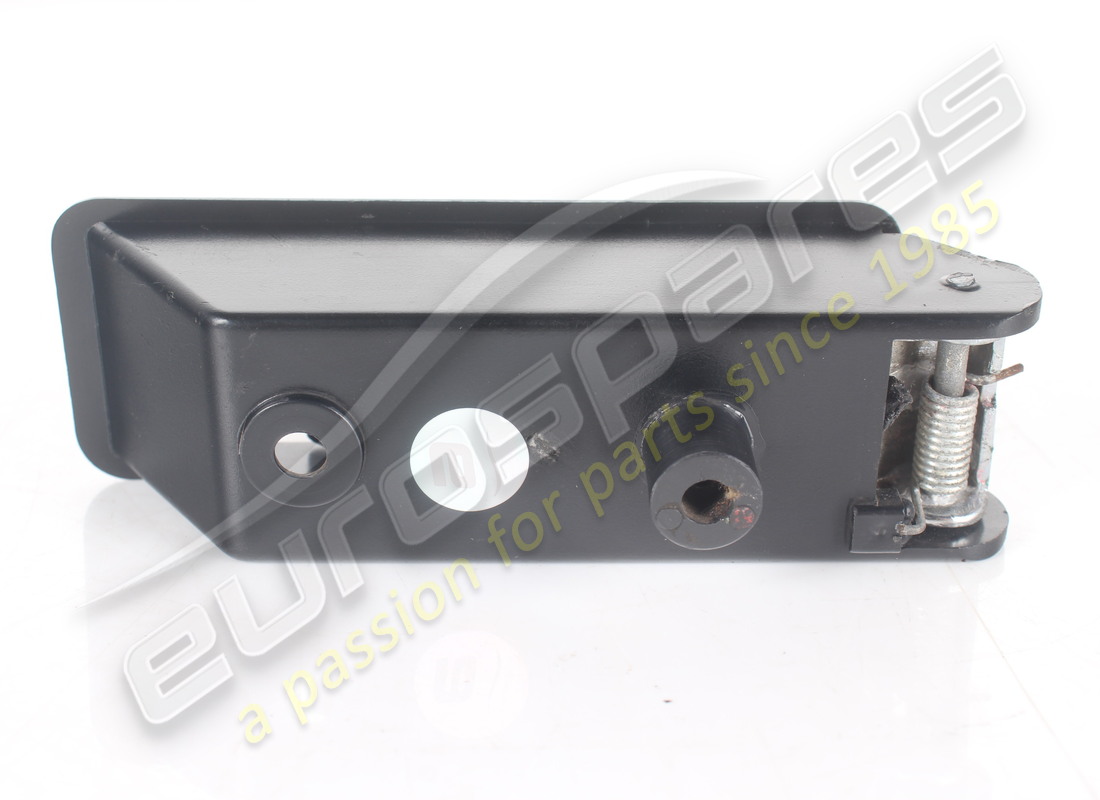 GEBRAUCHTER FERRARI INNEN-STOßSTANGENÖFFNUNGSGRIFF (GEPRÄGTES PFERDEMOTIV). TEILENUMMER 63011800 (7) gebrauchter ferrari innen-stoßstangenöffnungsgriff (geprägtes pferdemotiv). teilenummer 63011800 (7)