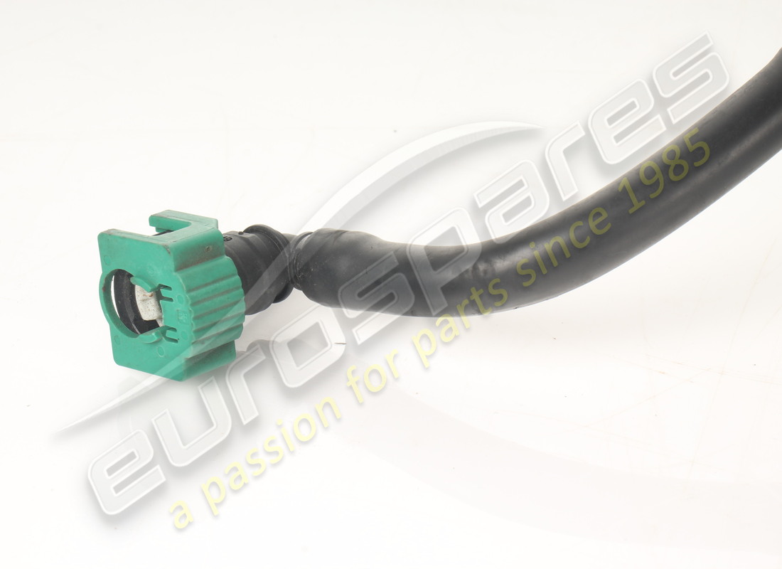 gebrauchtes ferrari lh-rohr für verdampfungsemissionskontrollsystem. teilenummer 305028 (2)