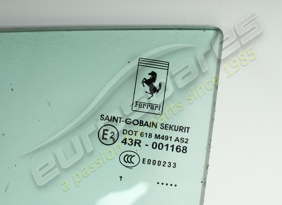 beschädigt ferrari linkes türfenster. teilenummer 88304800 (3)