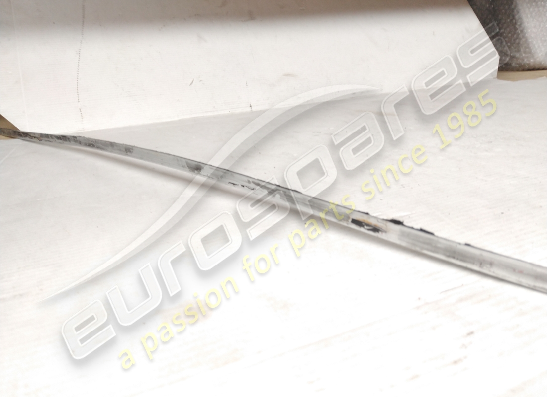 gebrauchter ferrari windschutzscheibenformsatz 308gt4. teilenummer 40022204a (3)