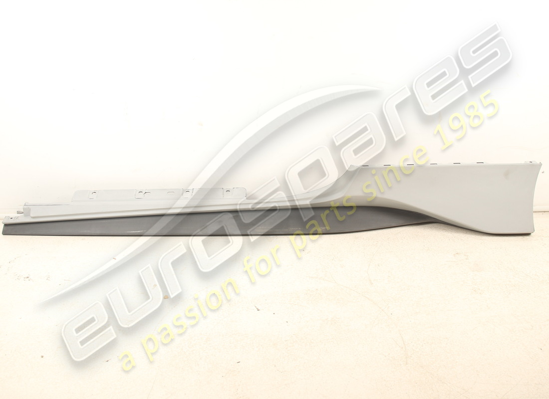 NEU (SONSTIGE) Ferrari KOMPLETTE UNTERTÜRVERKLEIDUNG LINKS. TEILENUMMER 766055 (1)