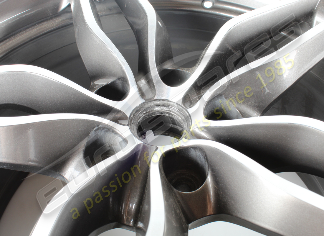 gebrauchte ferrari hintere felge. teilenummer 275586 (5)
