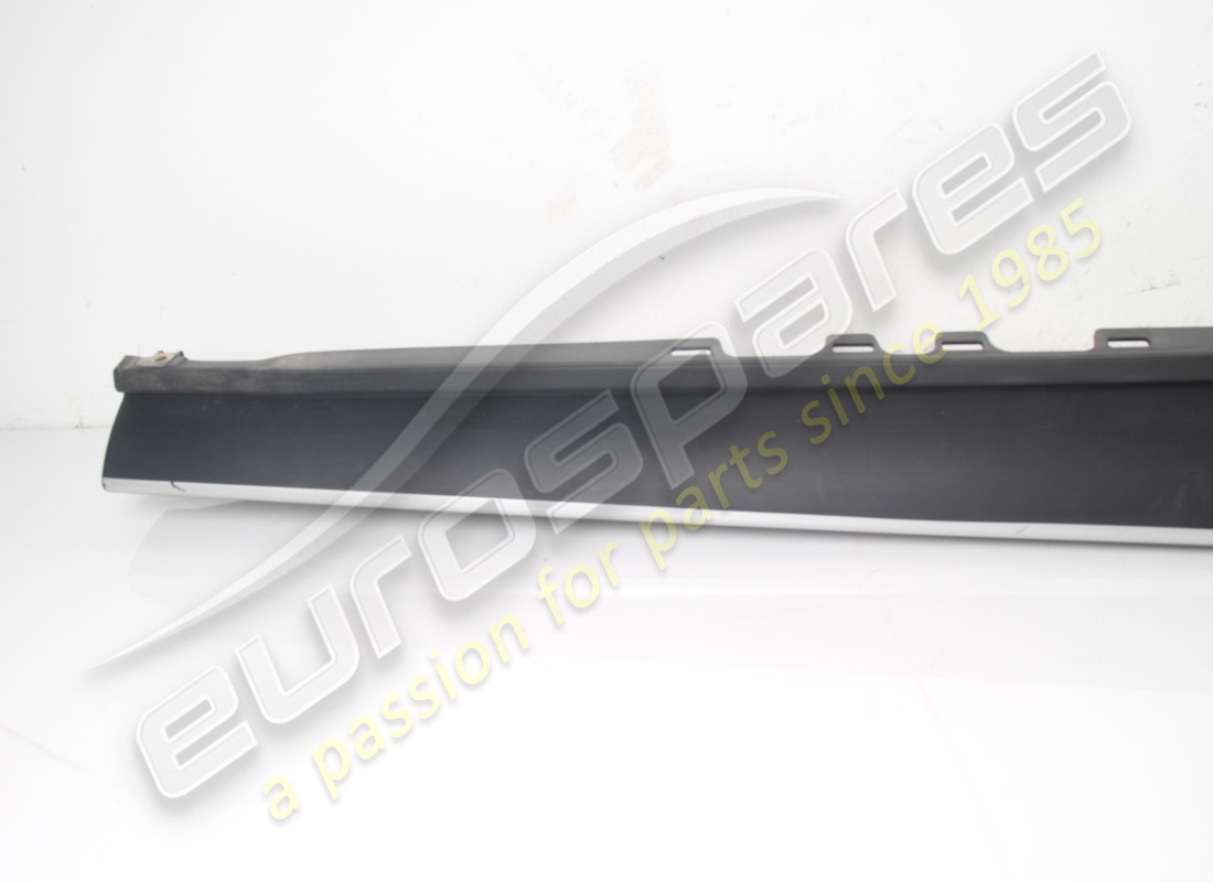 GEBRAUCHT FERRARI AUSSENSCHWELLERVERKLEIDUNG LINKS KPL. TEILENUMMER 769916 (2) gebraucht ferrari aussenschwellerverkleidung links kpl. teilenummer 769916 (2)