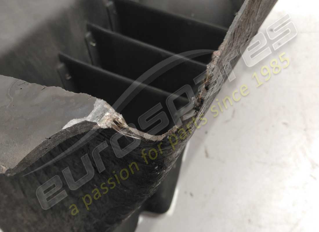 beschädigter ferrari linker luftförderer. teilenummer 65513500 (4)