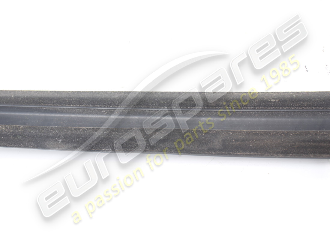 GEBRAUCHTE FERRARI FENSTERABSTREIFERDICHTUNG LINKS AUSSEN. TEILENUMMER 82208100 (3) gebrauchte ferrari fensterabstreiferdichtung links aussen. teilenummer 82208100 (3)