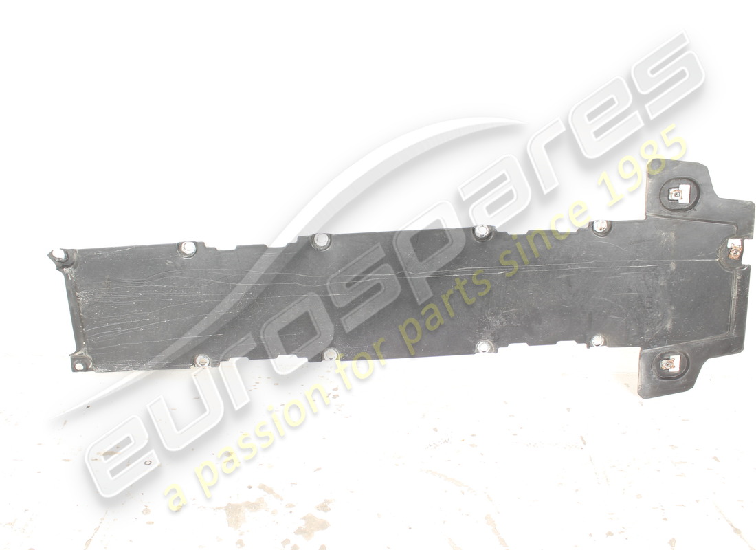 beschädigter ferrari zentraler unterbodenschutz. teilenummer 87497100 (1)