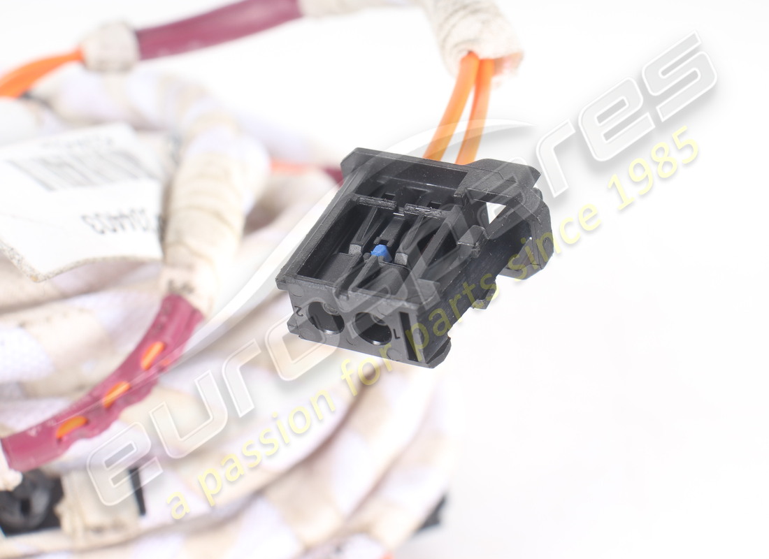 GEBRAUCHTE FASERVERKLEIDUNG FÜR DEN FAHRGANG. TEILENUMMER 334403 (2) gebrauchte faserverkleidung für den fahrgang. teilenummer 334403 (2)