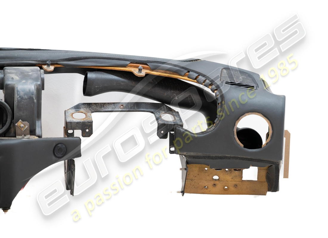 beschädigte ferrari rhd-armaturenbaugruppe in schwarz vm8500. teilenummer 65113800 (2)