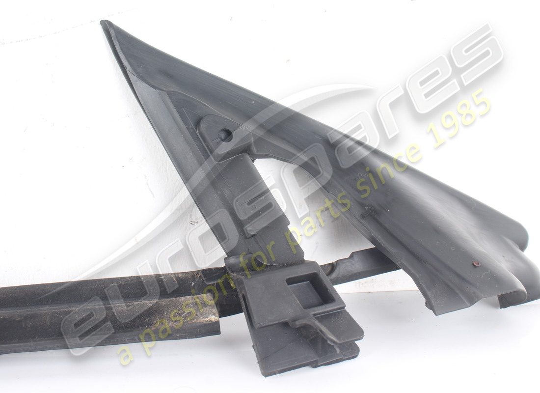 GEBRAUCHTE FERRARI FENSTERABSTREIFERDICHTUNG LINKS AUSSEN. TEILENUMMER 82208100 (2) gebrauchte ferrari fensterabstreiferdichtung links aussen. teilenummer 82208100 (2)
