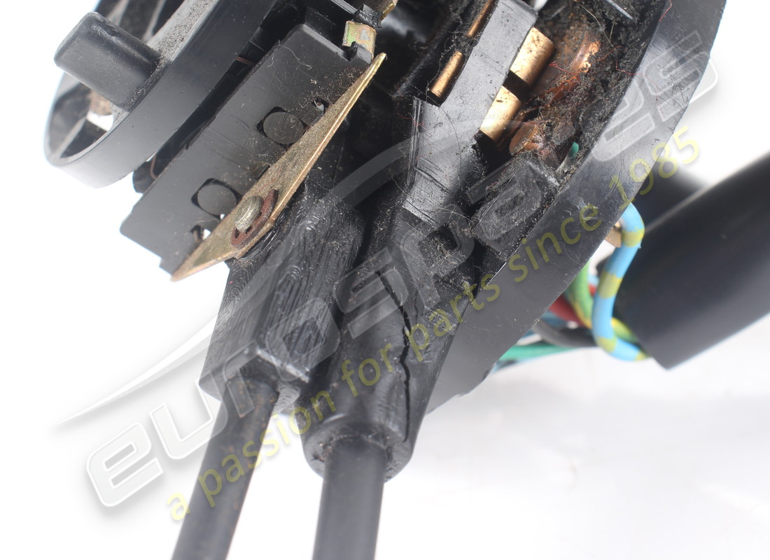 BESCHÄDIGTER FERRARI STEUERSCHALTER. TEILENUMMER 61838400 (7) beschädigter ferrari steuerschalter. teilenummer 61838400 (7)