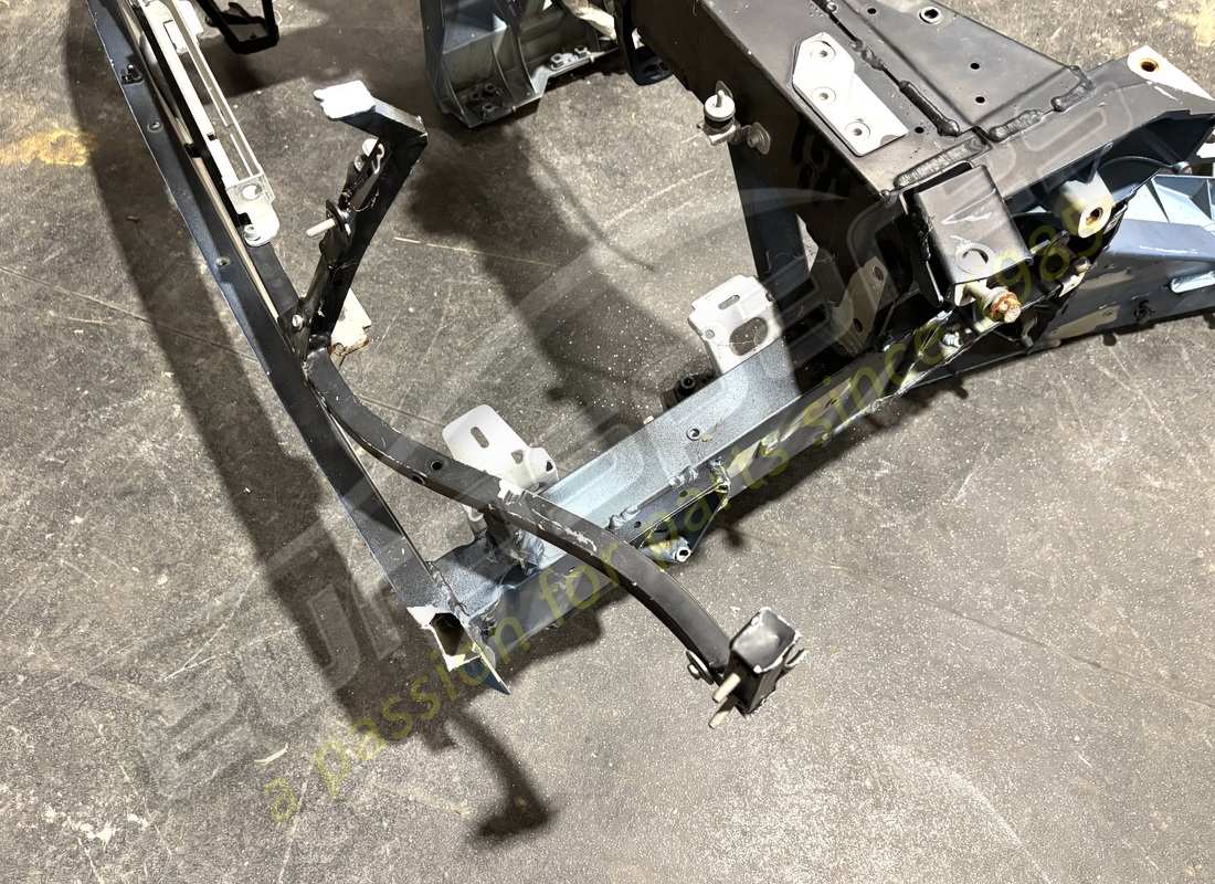 BESCHÄDIGTER FERRARI HINTERER HILFSRAHMEN. TEILENUMMER 985280290 (13) beschädigter ferrari hinterer hilfsrahmen. teilenummer 985280290 (13)