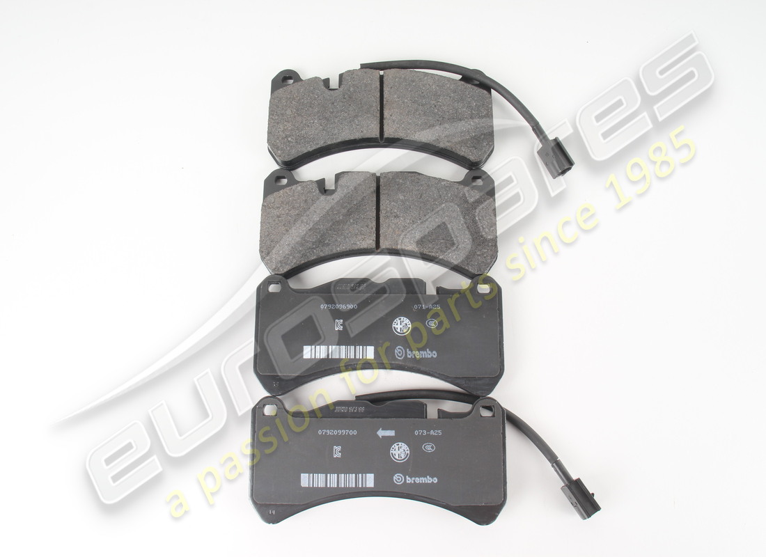neues maserati vorderes pad-kit. teilenummer 673012866 (2)