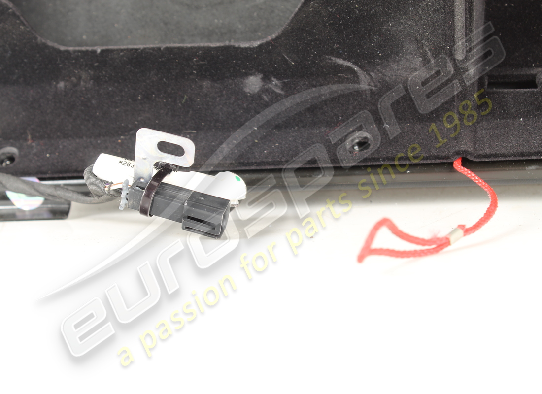 GEBRAUCHTE FERRARI BESCHNITTENE TÜR. TEILENUMMER 82875600 (5) gebrauchte ferrari beschnittene tür. teilenummer 82875600 (5)