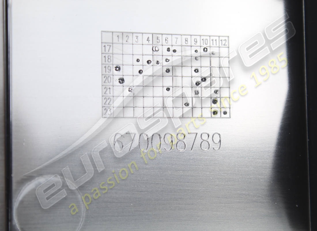 NEUER MASERATI VORDERER NUMMERNSCHILDHALTER. TEILENUMMER 670099549 (3) neuer maserati vorderer nummernschildhalter. teilenummer 670099549 (3)