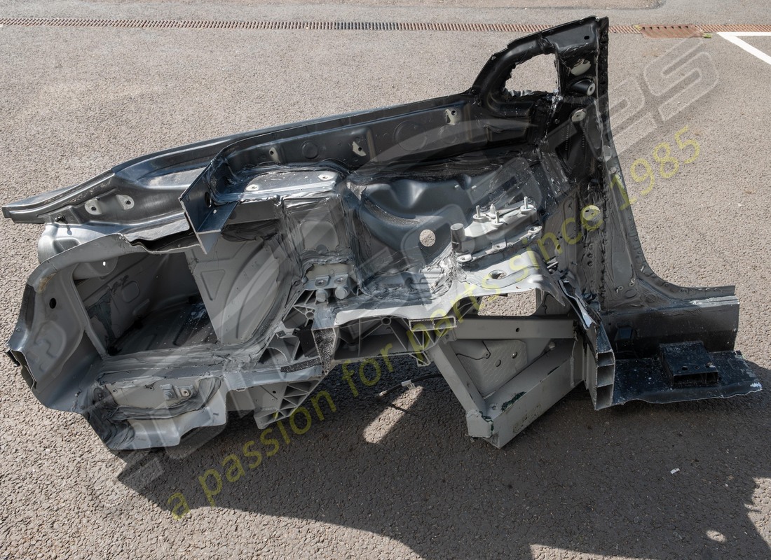 gebraucht eurospares linker heckflügel und fahrgestellhalterung. teilenummer eap1563095 (6)