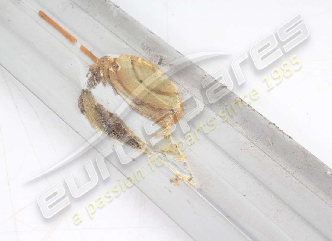 GEBRAUCHTE FERRARI TÜRTRITTLEISTE. TEILENUMMER 60116704 (4) gebrauchte ferrari türtrittleiste. teilenummer 60116704 (4)