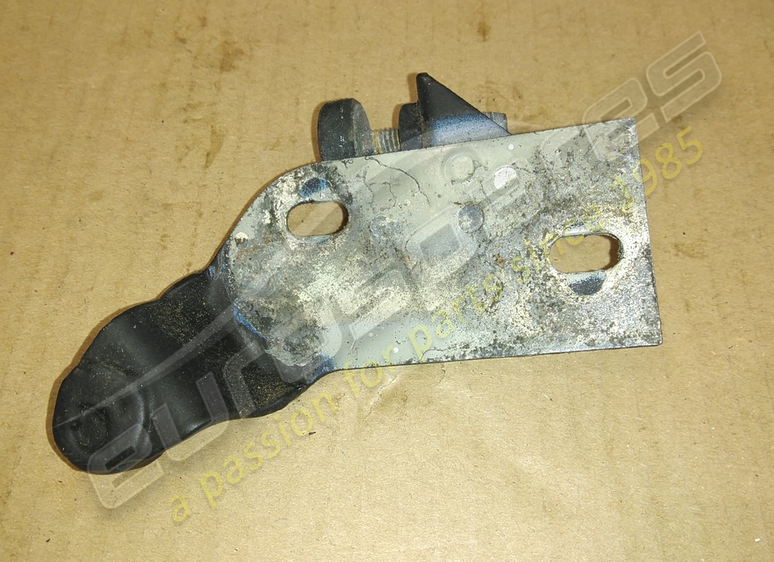 verwendete ferrari halterung. teilenummer 63136700 (2)