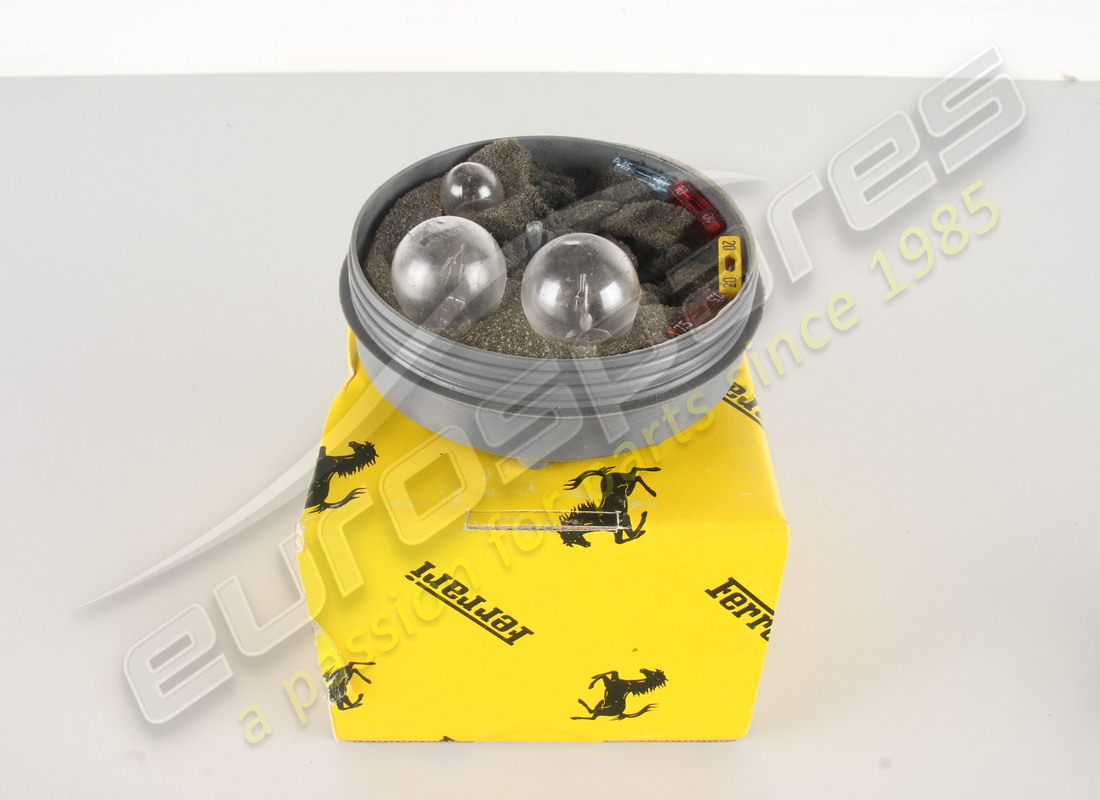 neue ferrari box mit ersatzlampen. teilenummer 138672 (1)