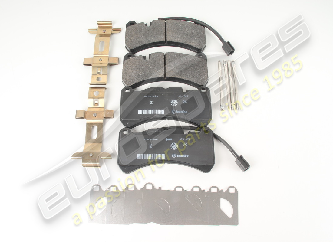 neues maserati vorderes pad-kit. teilenummer 673012866 (1)