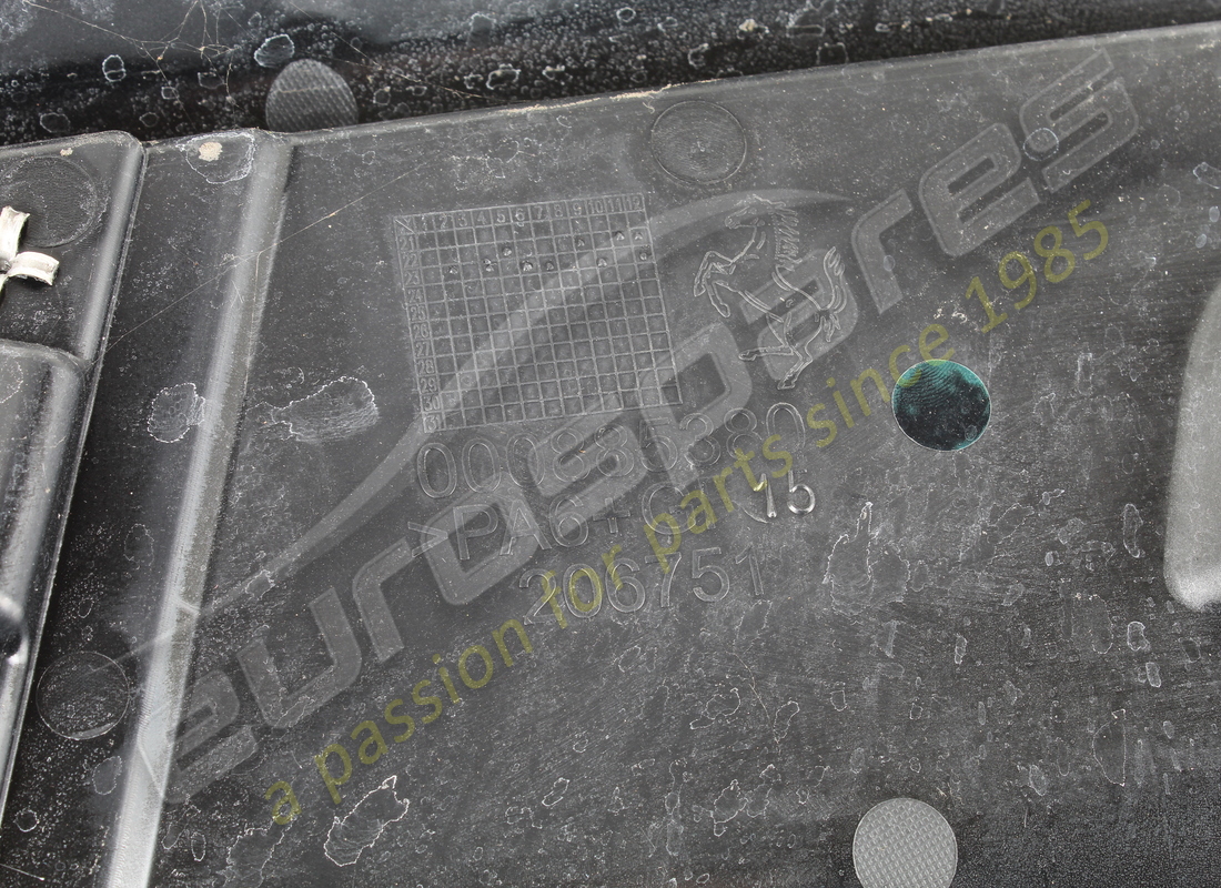 gebraucht ferrari hinterer motorraumdeckel. teilenummer 885377 (2)