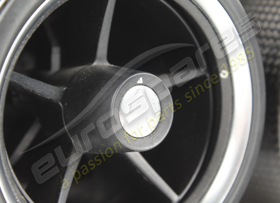 gebrauchte ferrari lüftungsdüse in der mittelkonsole. teilenummer 83928600 (2)