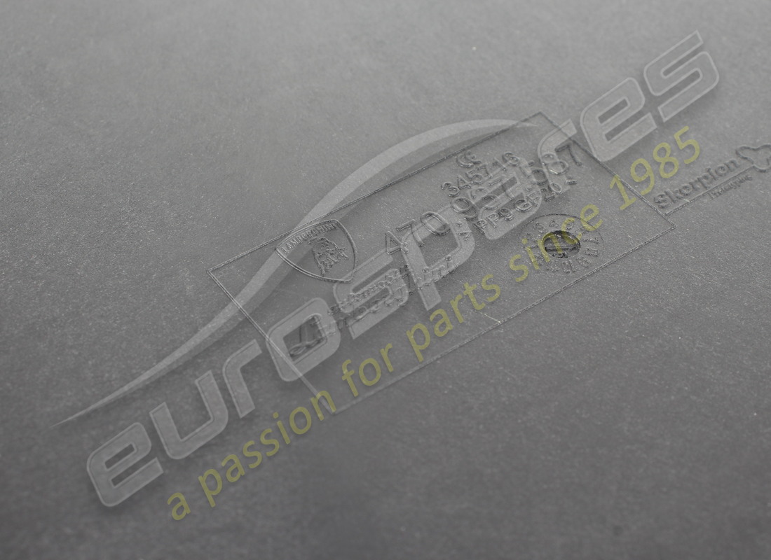 neues lamborghini-cover. teilenummer 470937587 (3)