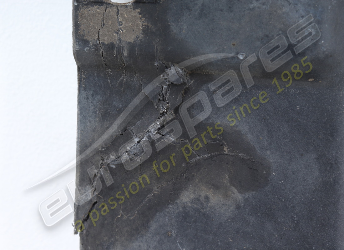 GEBRAUCHT FERRARI VORDERER FLACHER UNTERBODENTEIL. TEILENUMMER 84056800 (7) gebraucht ferrari vorderer flacher unterbodenteil. teilenummer 84056800 (7)