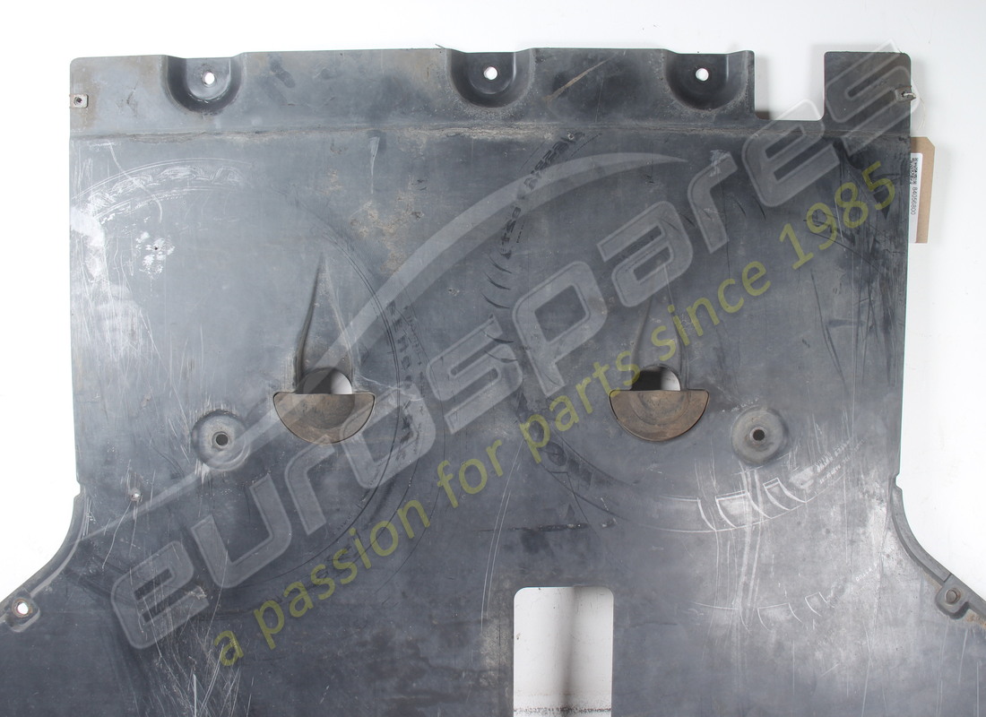 GEBRAUCHT FERRARI VORDERER FLACHER UNTERBODENTEIL. TEILENUMMER 84056800 (2) gebraucht ferrari vorderer flacher unterbodenteil. teilenummer 84056800 (2)