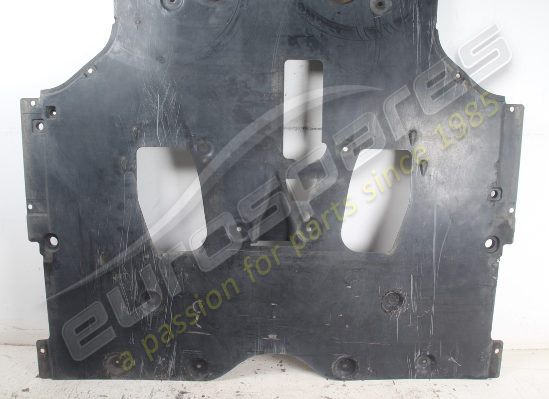 GEBRAUCHT FERRARI VORDERER FLACHER UNTERBODENTEIL. TEILENUMMER 84056800 (6) gebraucht ferrari vorderer flacher unterbodenteil. teilenummer 84056800 (6)