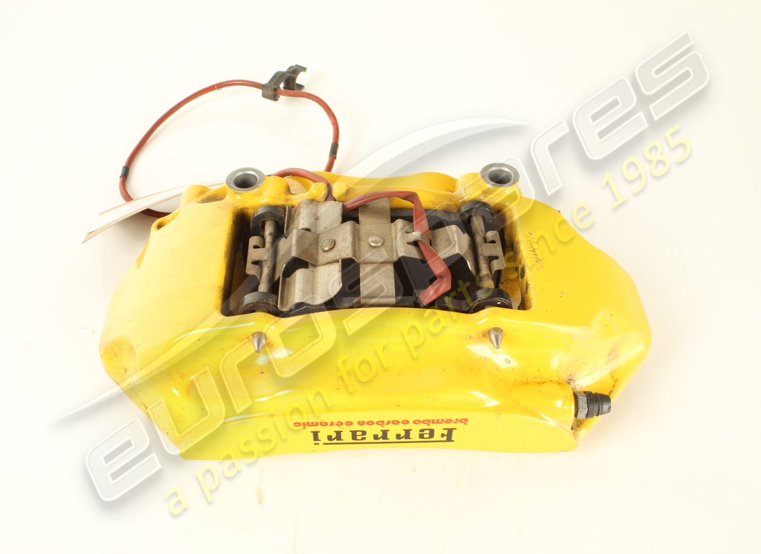 gebrauchter ferrari hinterer linker bremssattel mit belägen. teilenummer 829886 (3)