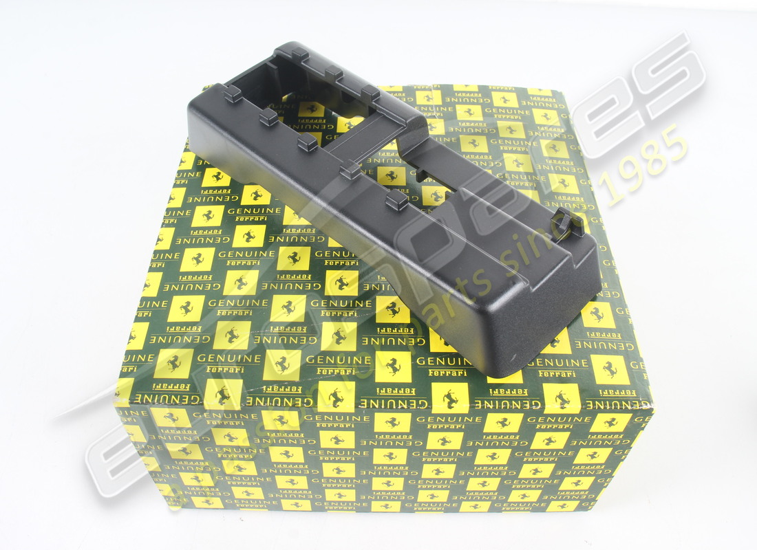 NEUE FERRARI HINTERE RECHTE ABSTANDSABDECKUNG FÜR LINKE TEILENUMMER 82997300 (1) neue ferrari hintere rechte abstandsabdeckung für linke teilenummer 82997300 (1)